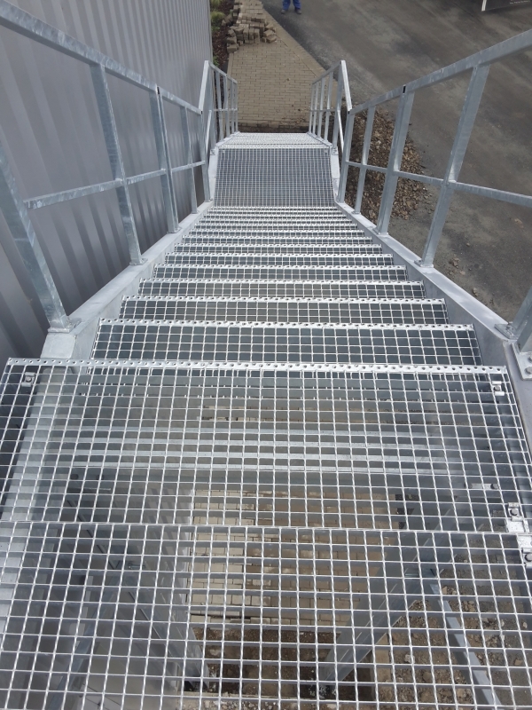 Scări metalice tip grătar