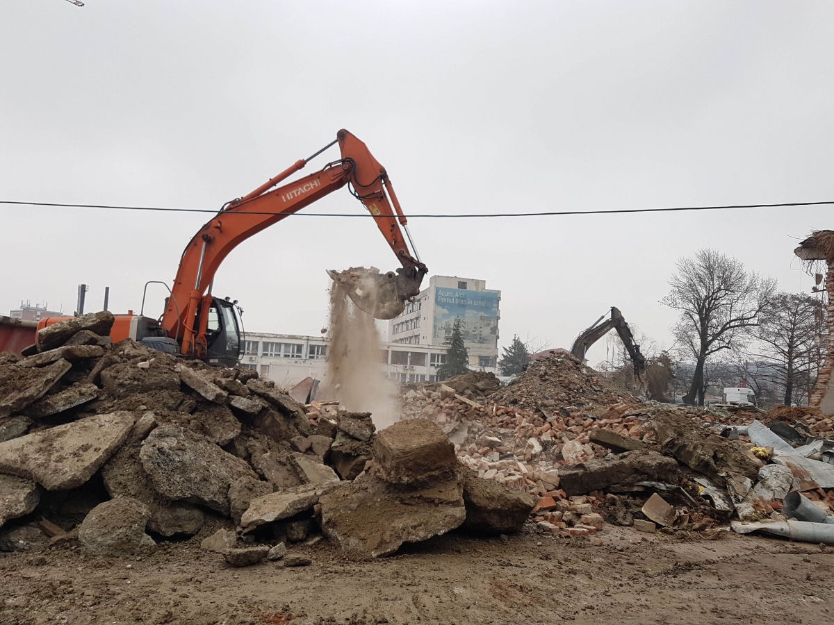 Demolări case şi clădiri mari Timiş
